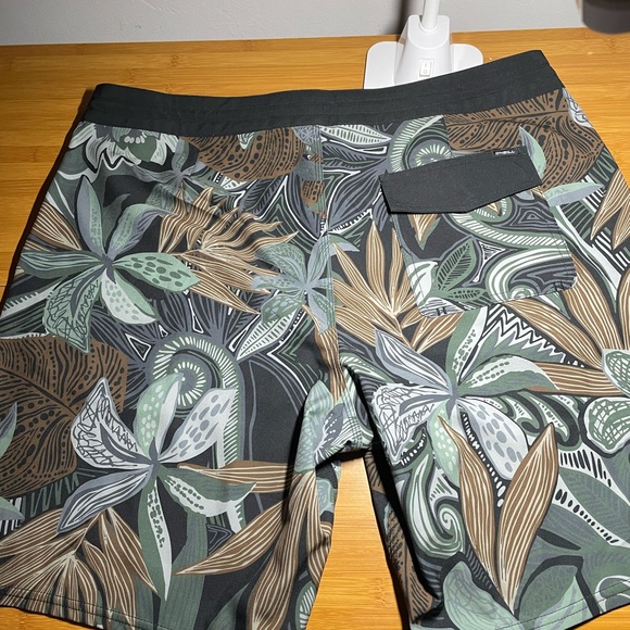 NWT O’Neill CRUZER 19" BOARDSHORTS - Picture 3 of 9
